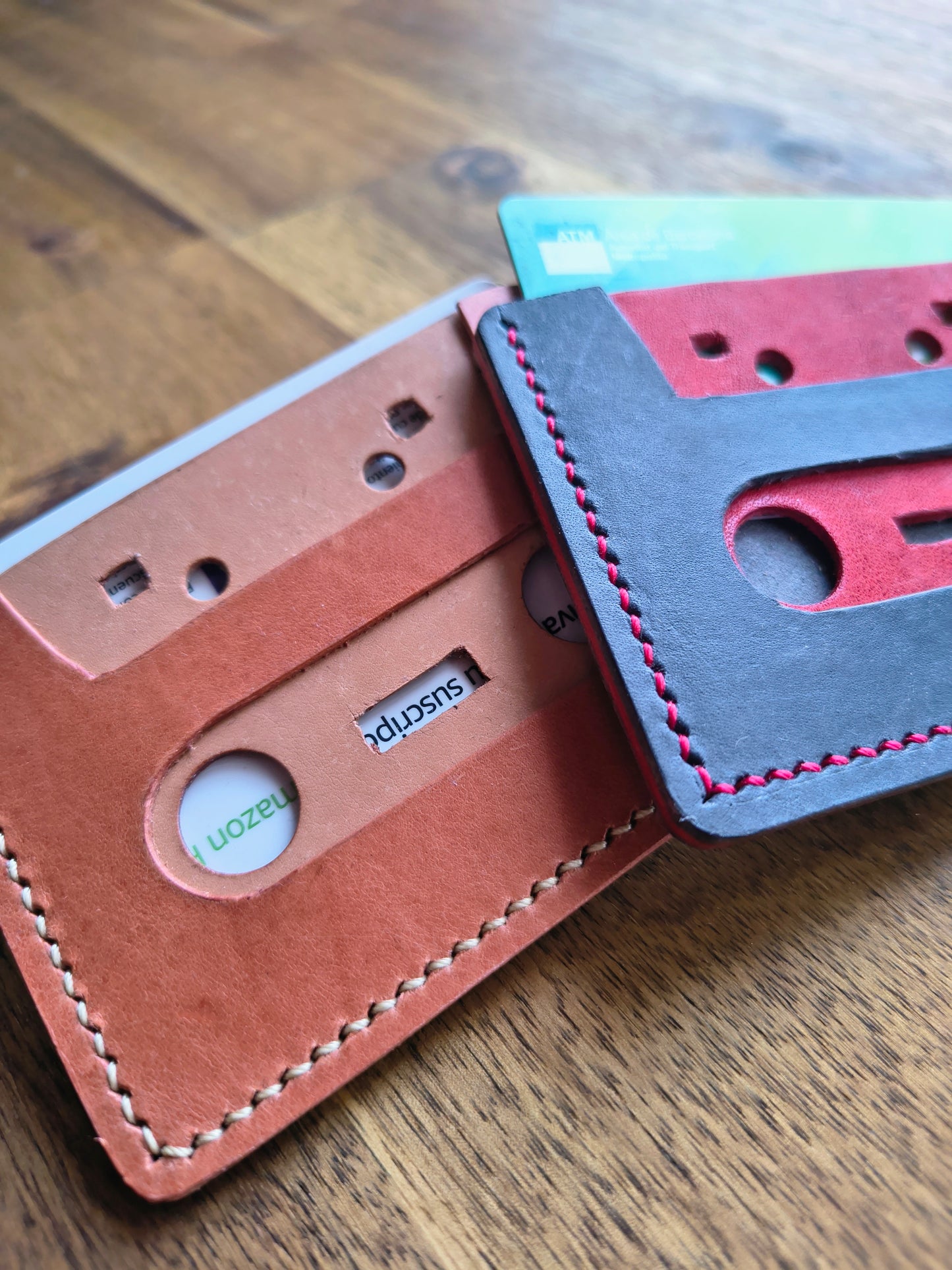 Tarjetero "para los que tenemos una edad"