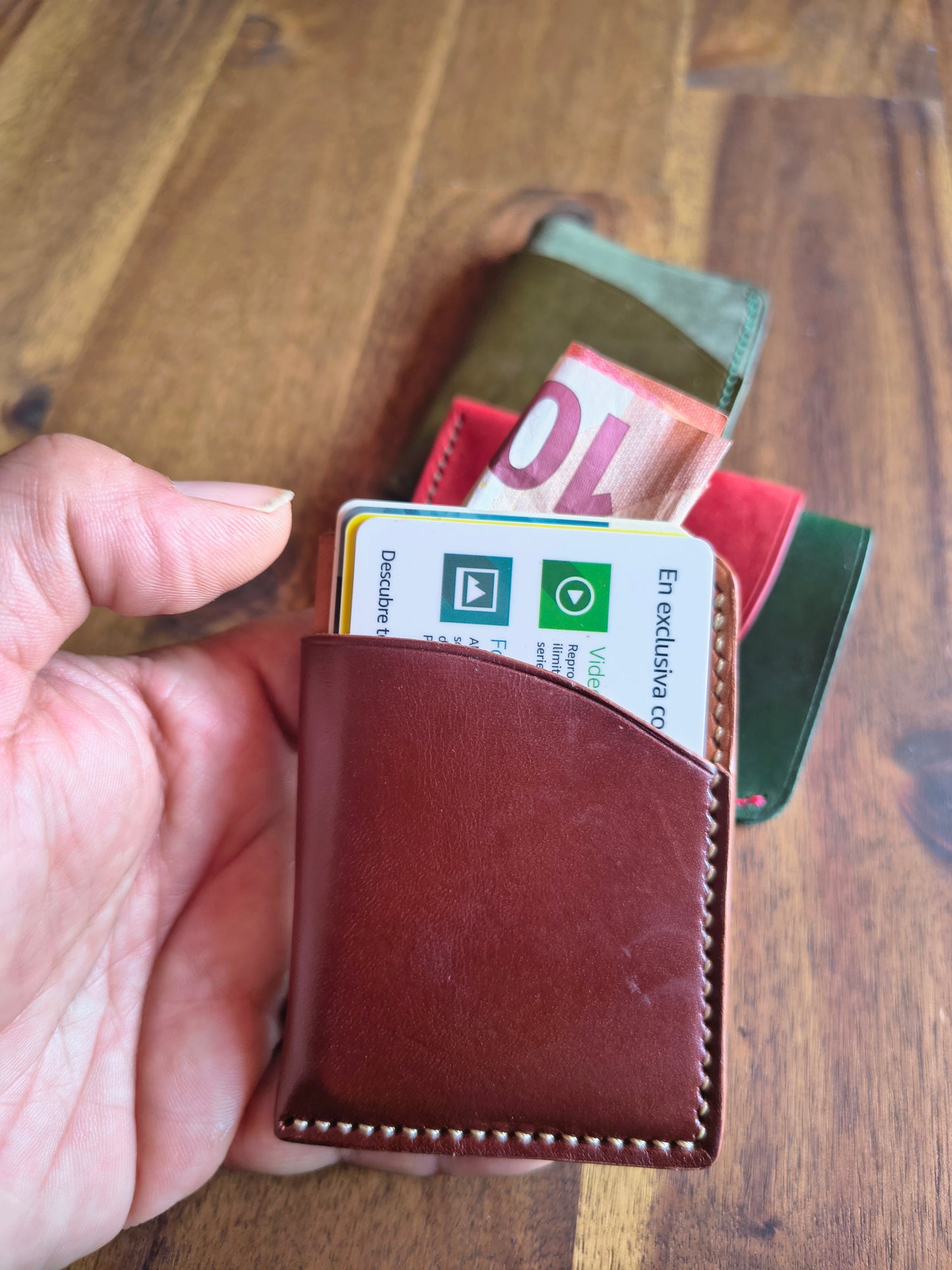 Tarjetero minimalista.