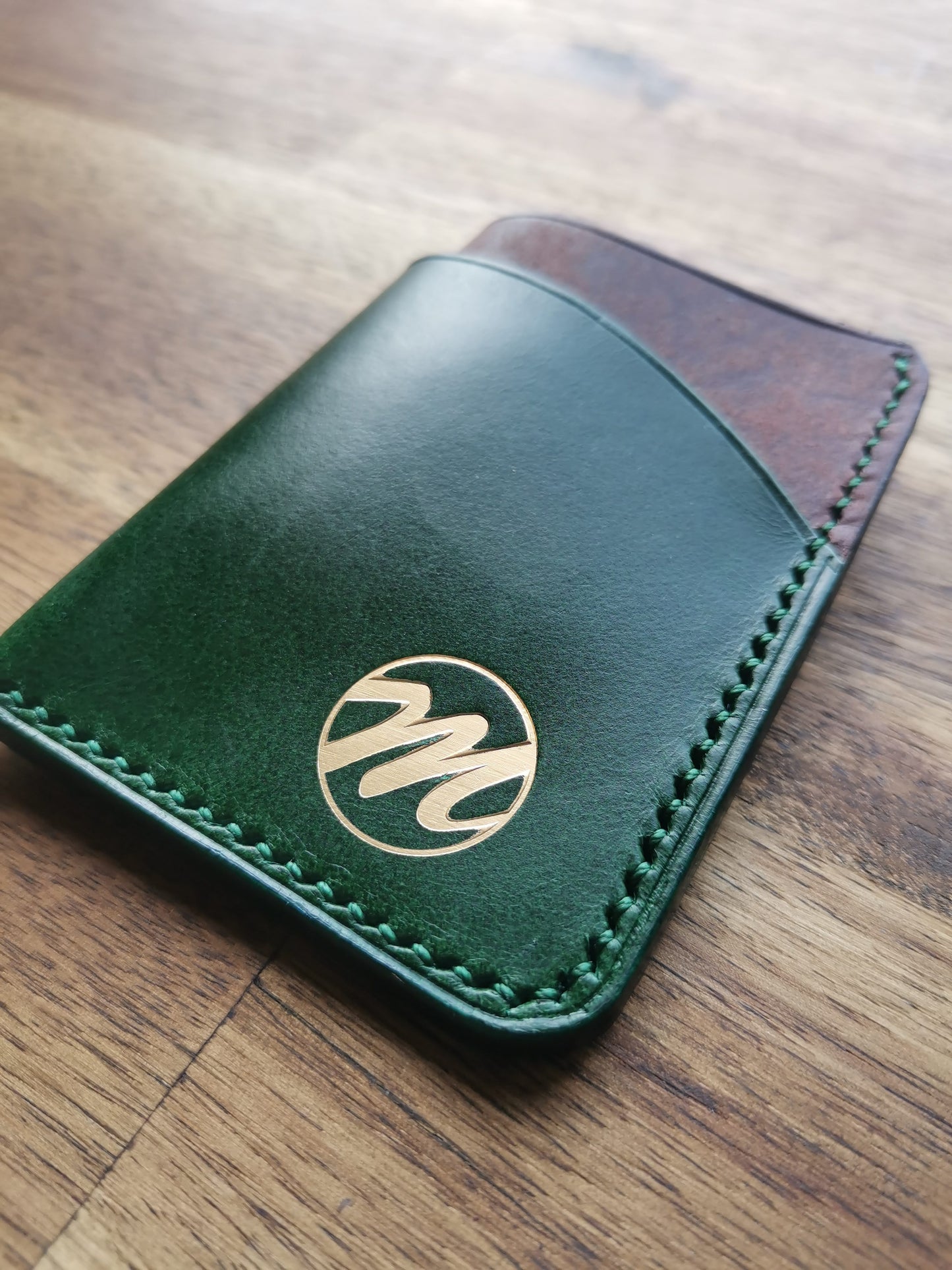 Tarjetero minimalista.