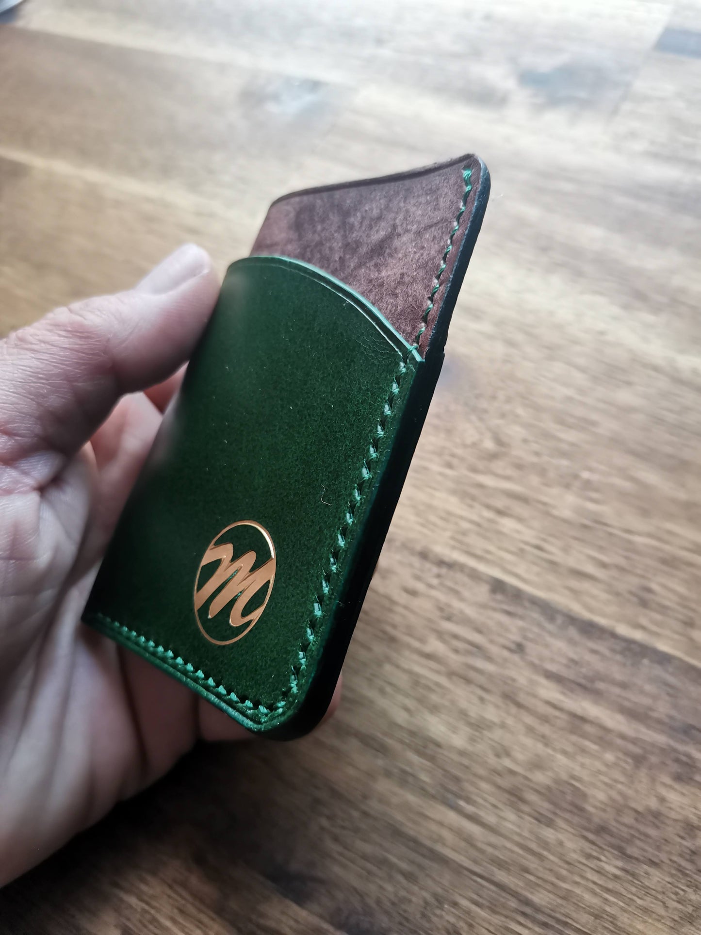 Tarjetero minimalista.