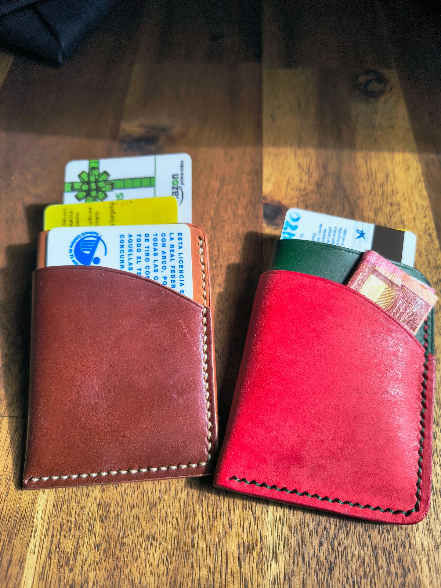 Tarjetero minimalista.