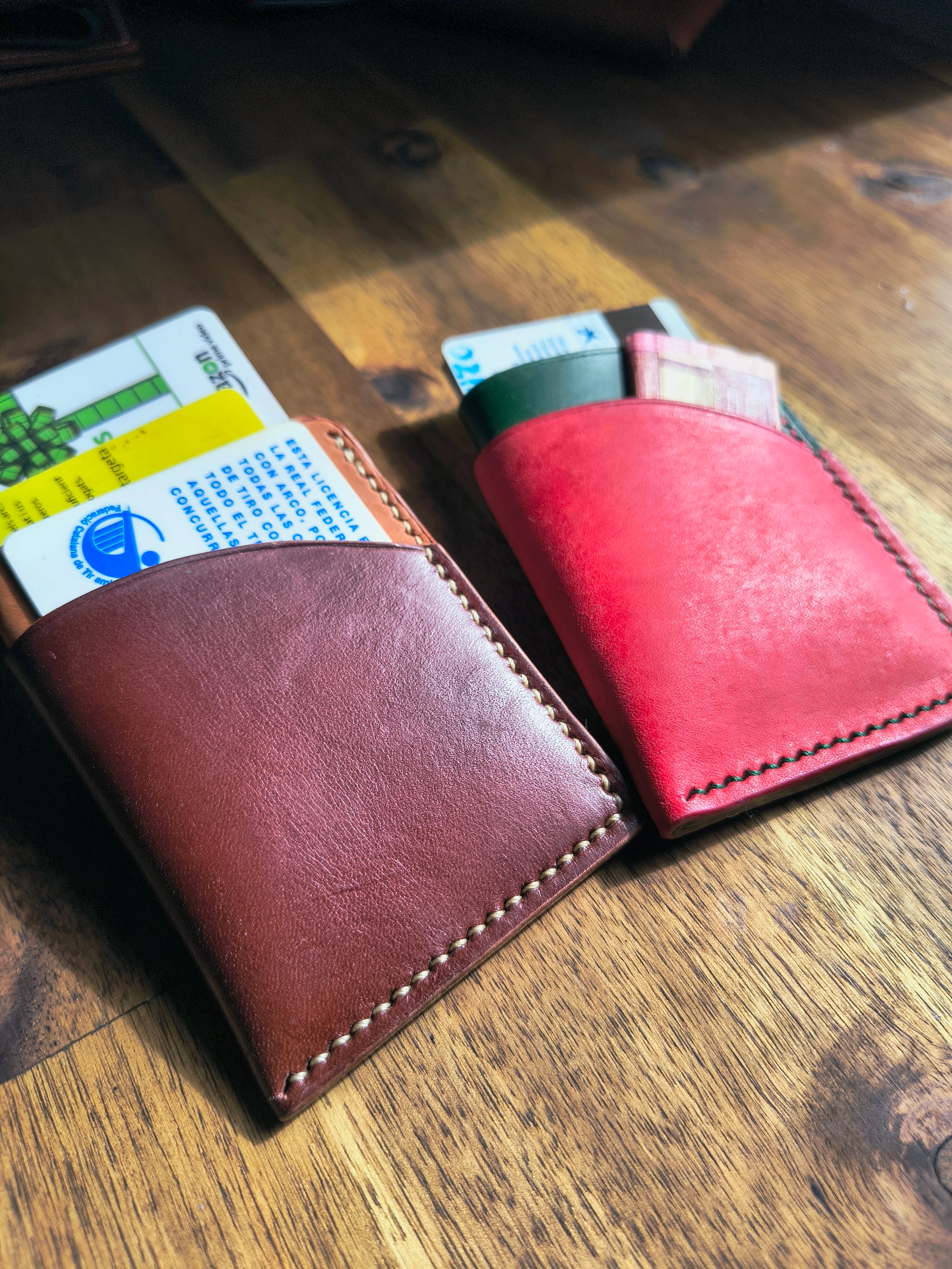 Tarjetero minimalista.