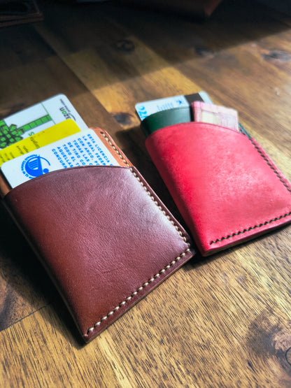 Tarjetero minimalista.