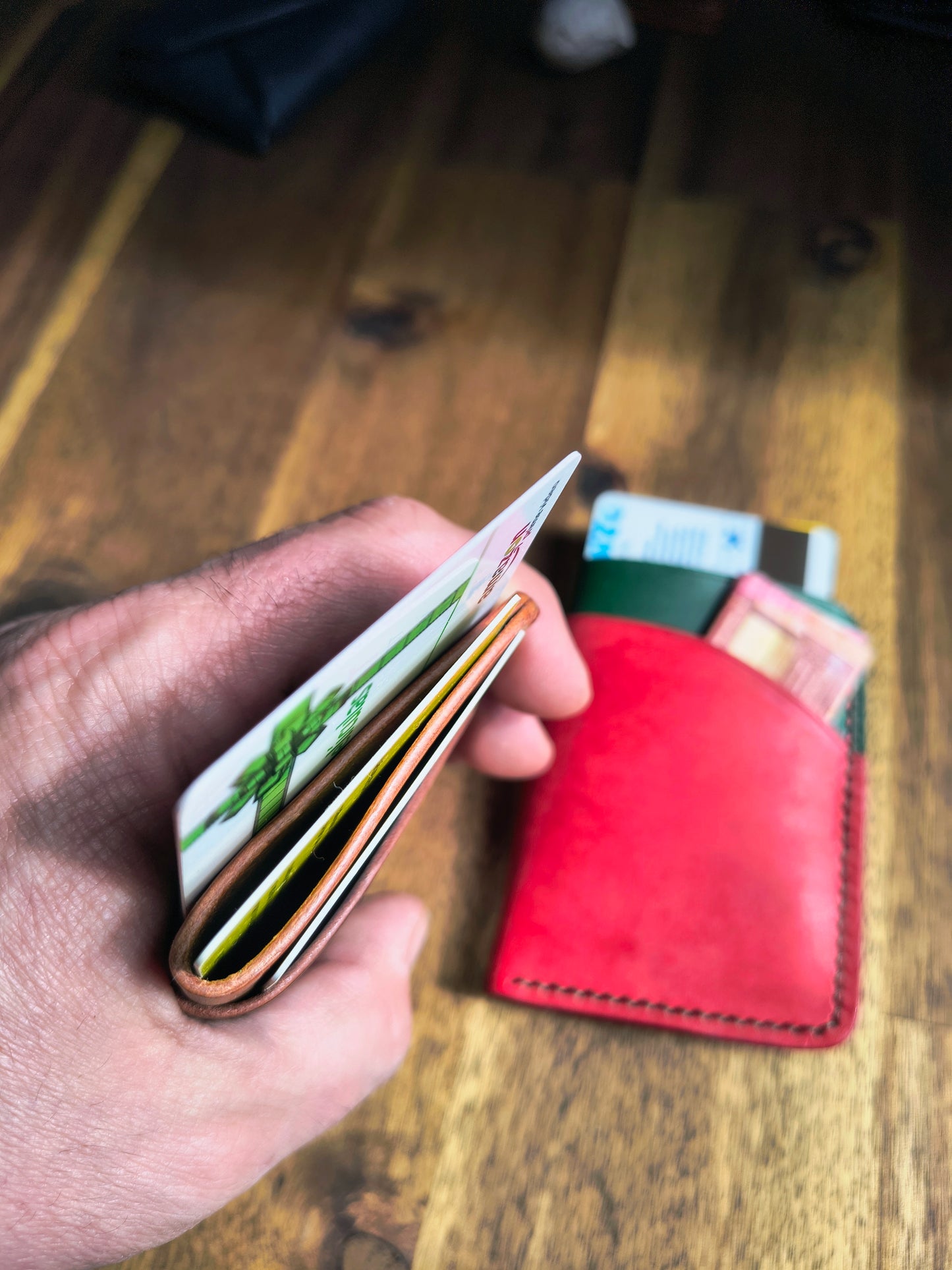 Tarjetero minimalista.