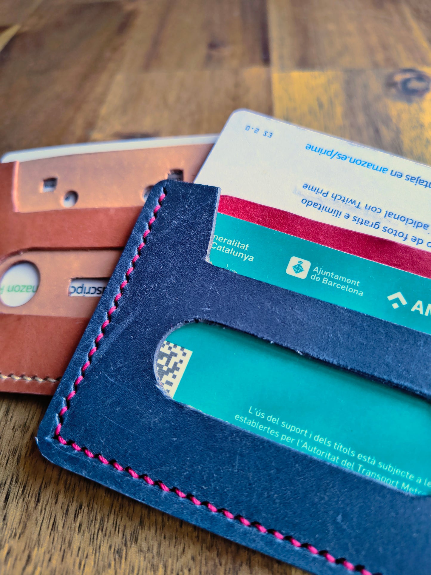 Tarjetero "para los que tenemos una edad"