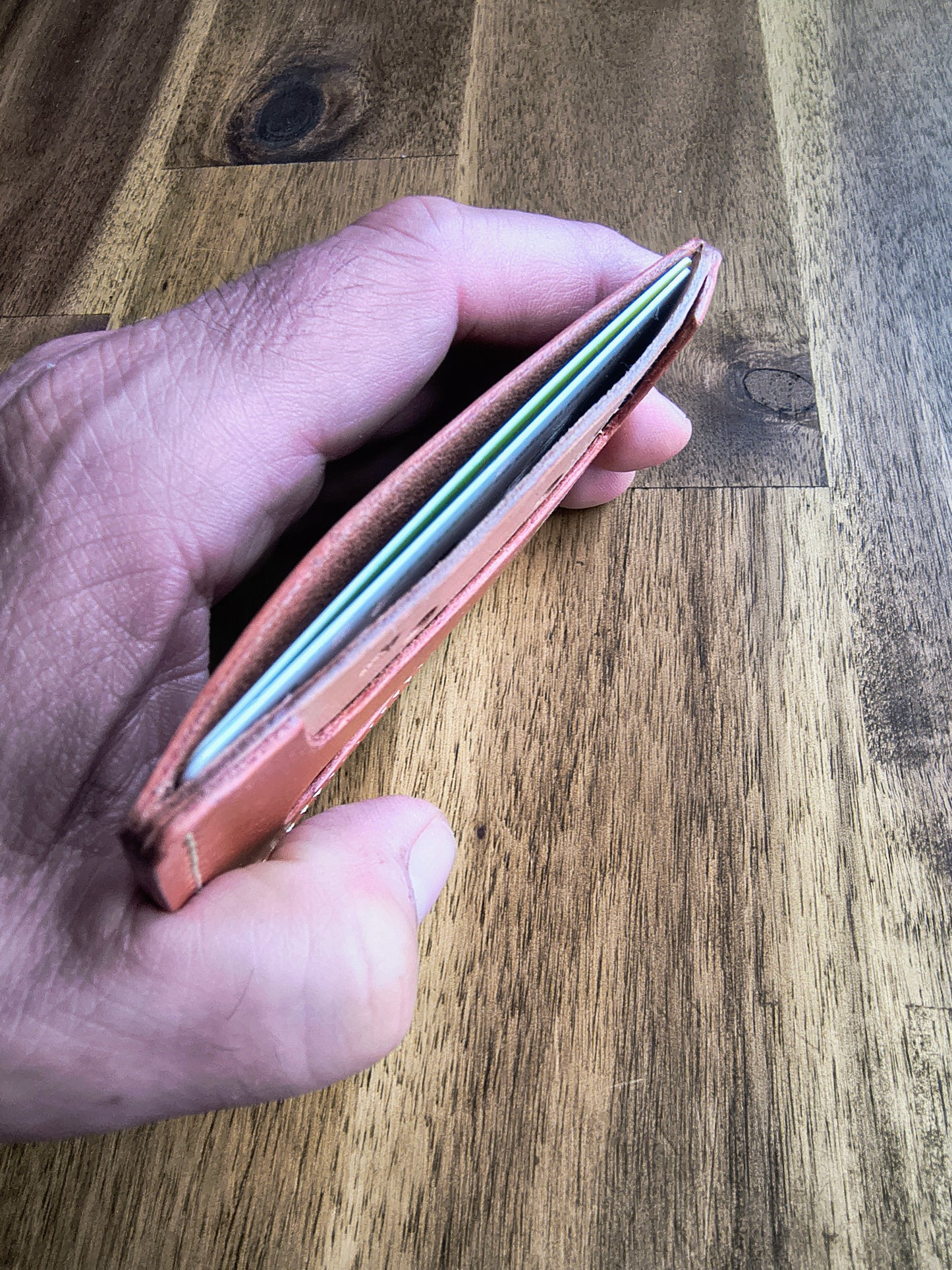 Tarjetero "para los que tenemos una edad"