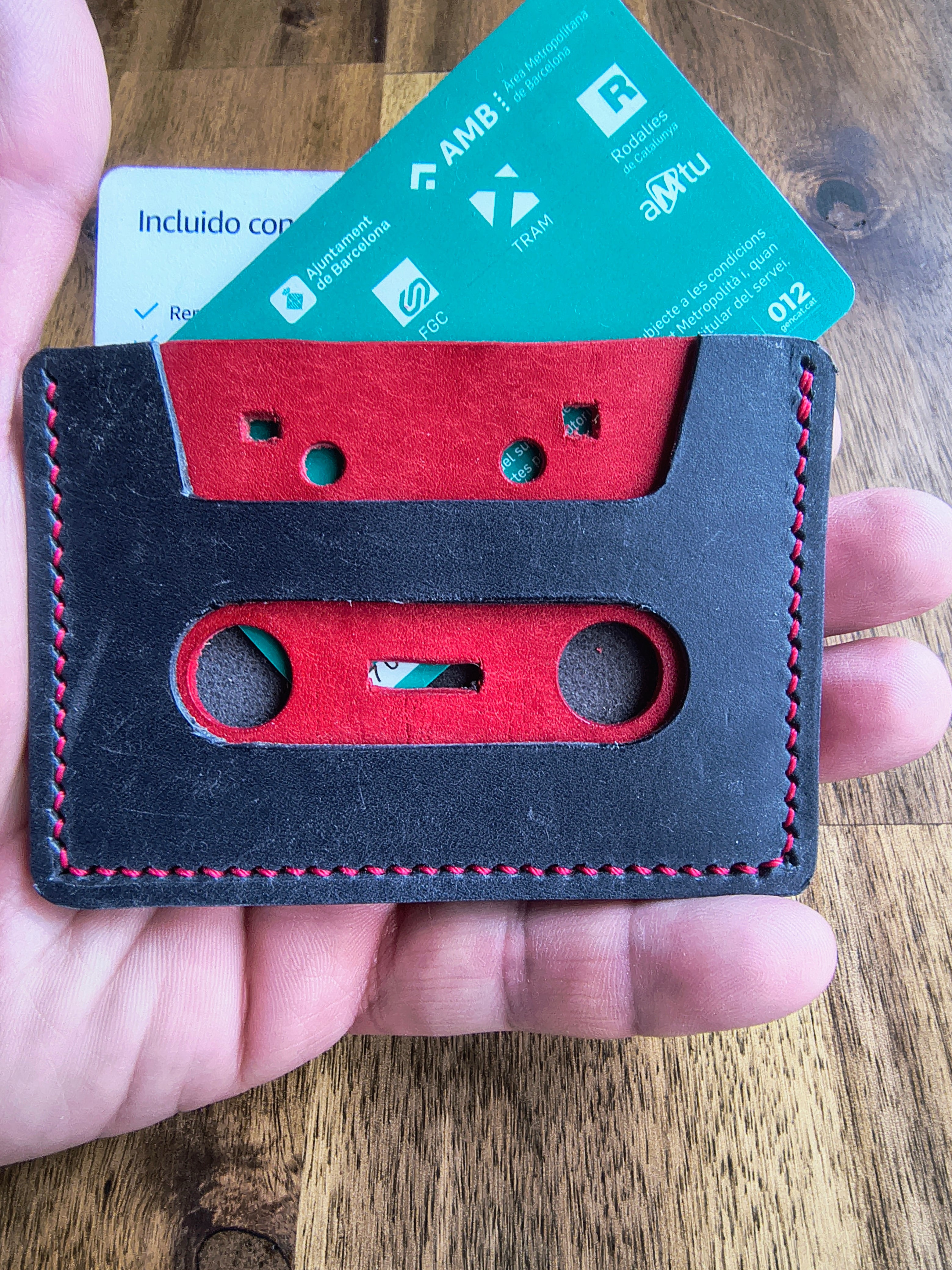 Tarjetero "para los que tenemos una edad"