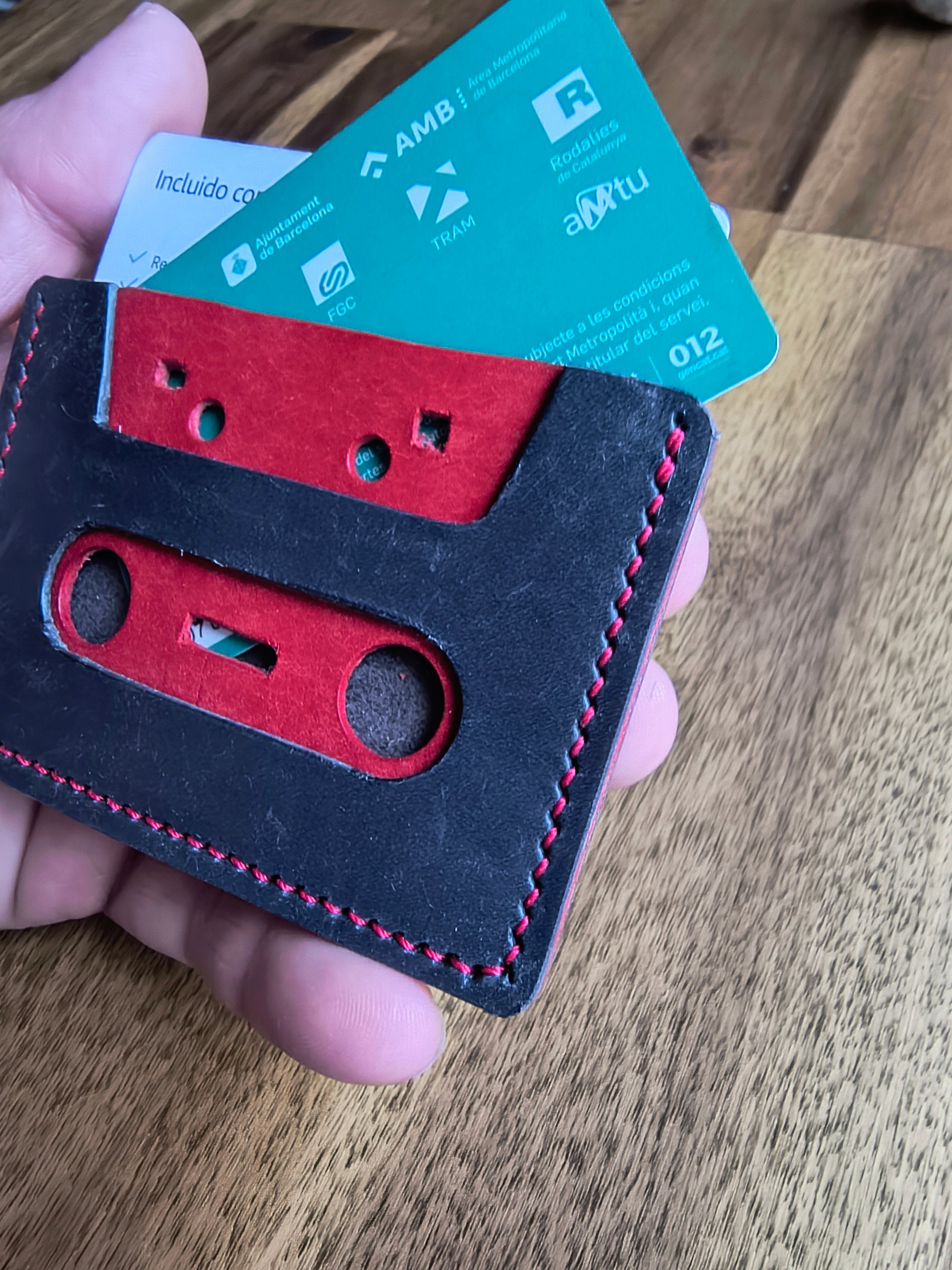 Tarjetero "para los que tenemos una edad"