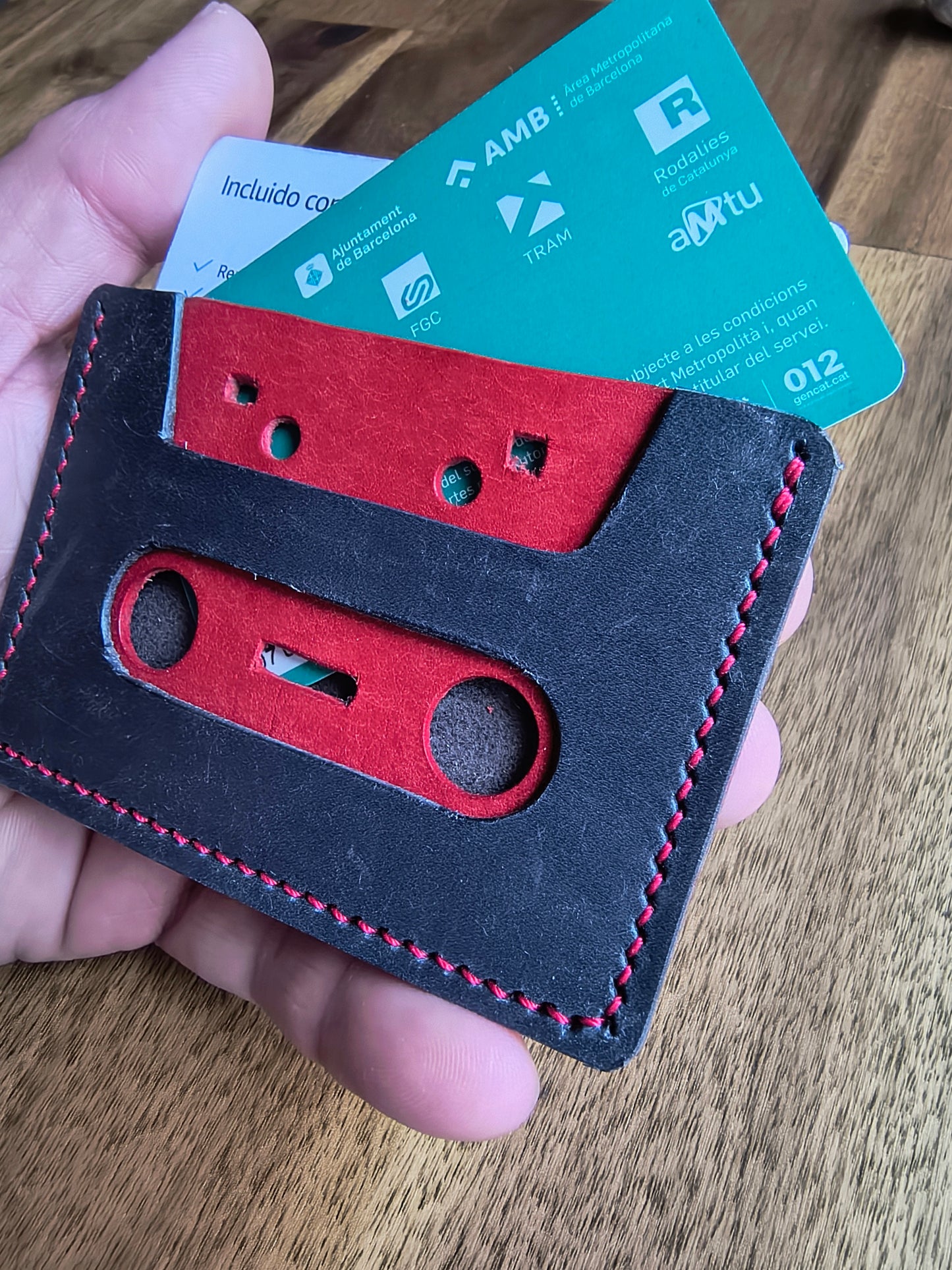 Tarjetero "para los que tenemos una edad"